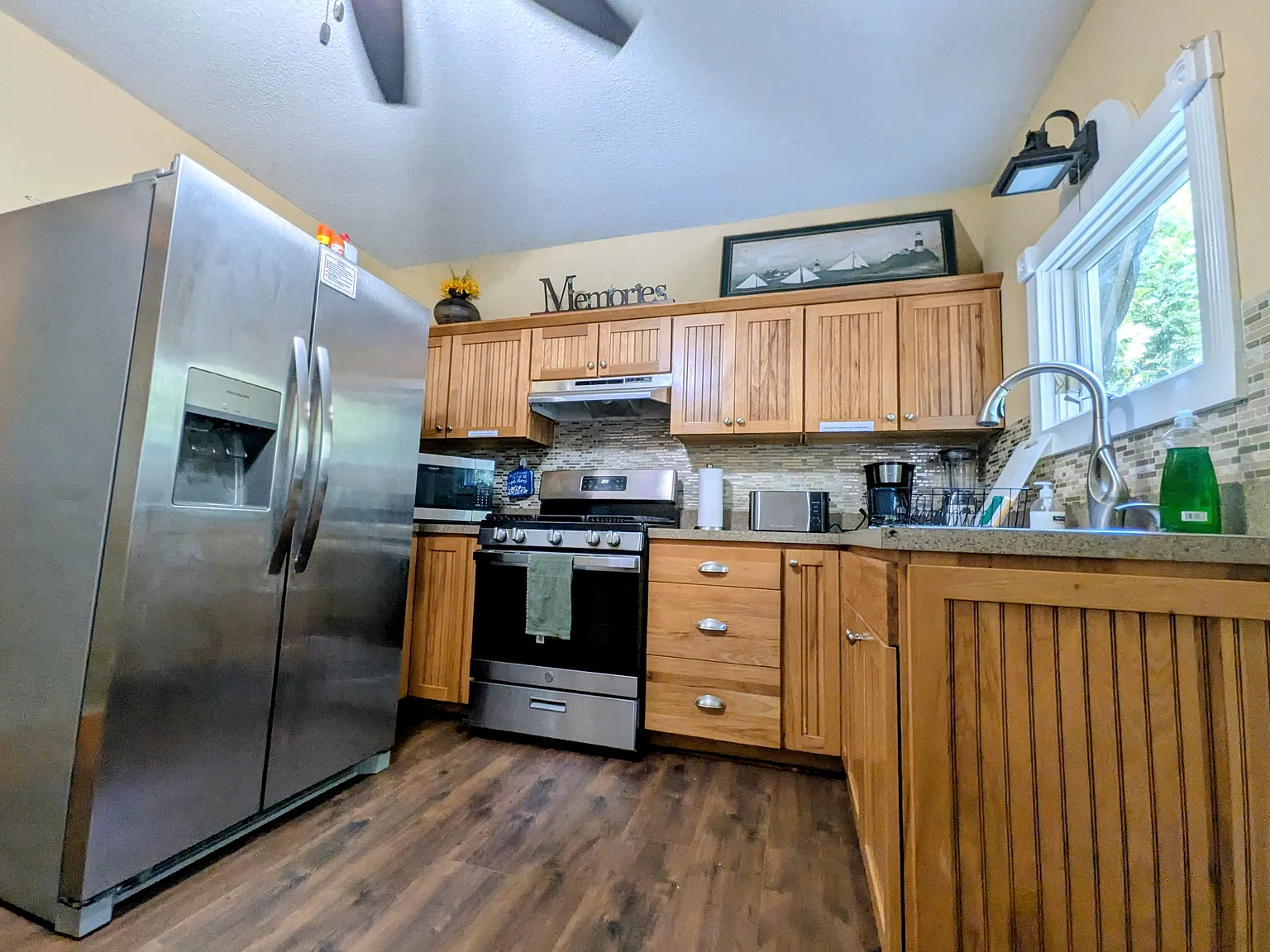 4 bed, 1614 sqft, $2,400 — Photo 2