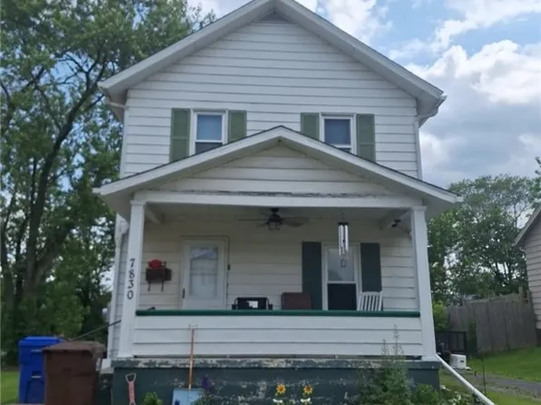 7830 3rd St, Masury, OH 44438