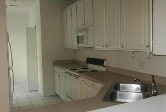 2nd image of 8849 Fairview Blf
