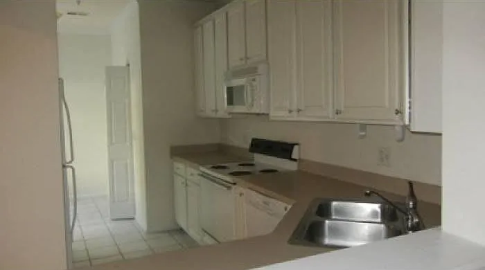 8849 Fairview Blf — Photo 2