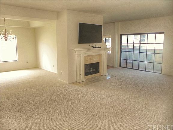 5th image of 5240 Zelzah Ave APT 207
