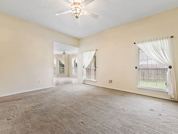 5th image of 12458 Pineridge Ct