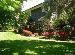 92 Duck Pond Rd, Glen Cove, NY 11542