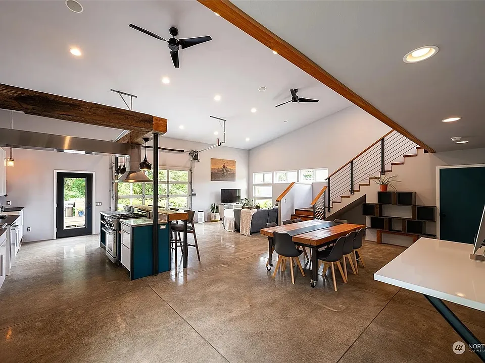 2111 Cody Ave