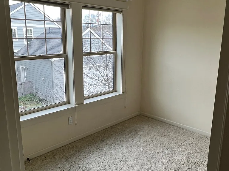 476 Clinton St — Photo 11