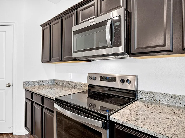 1024 Banyon Tree Ln — Photo 23