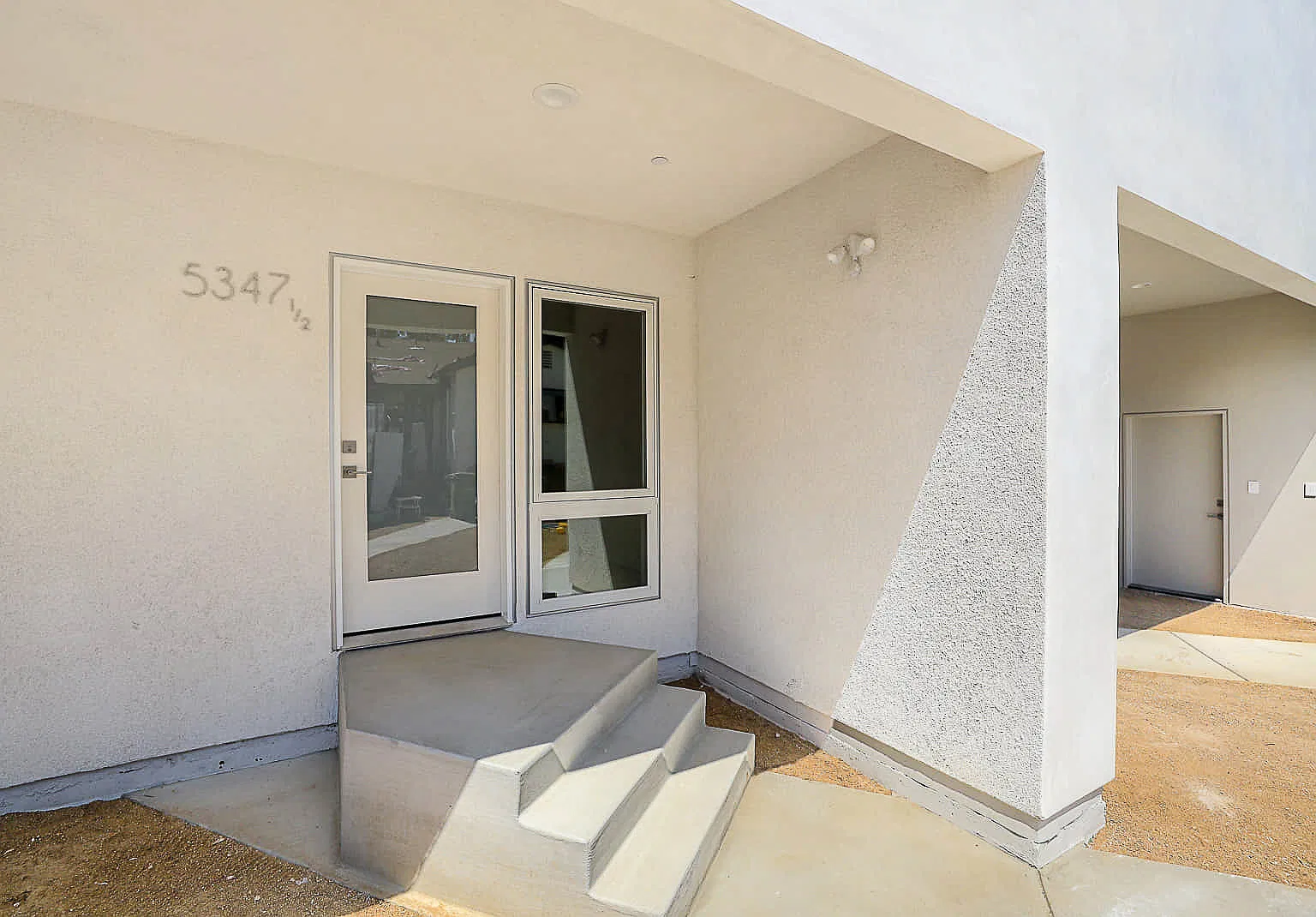 2 bed, 1000 sqft, $3,280 — Photo 2