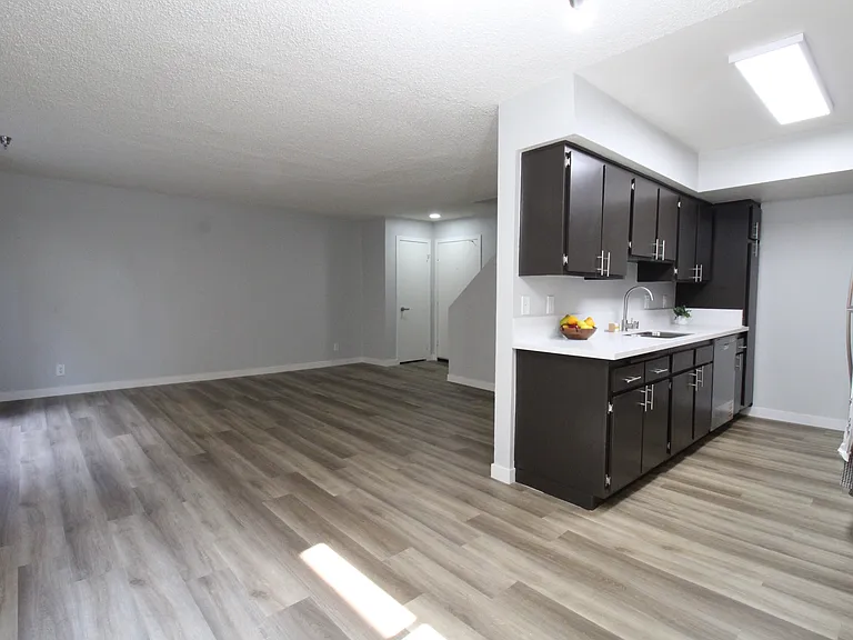 13929 Vanowen St — Photo 27