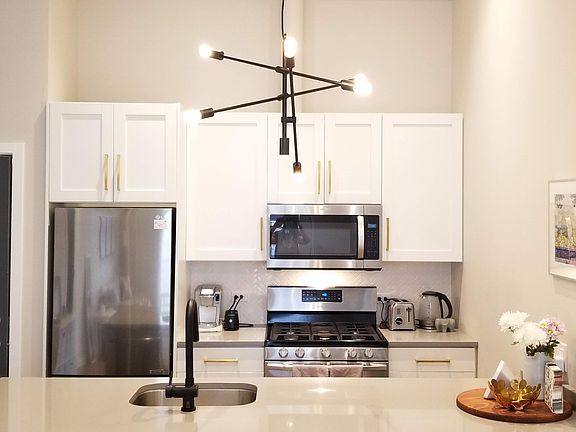 4th image of 1645 W Le Moyne St APT 3A