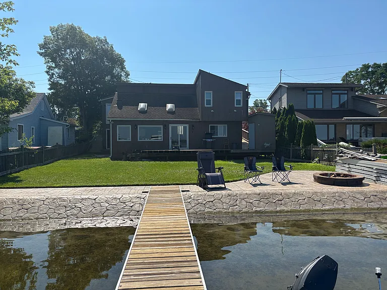 425 E Shore Dr #1 — Photo 1