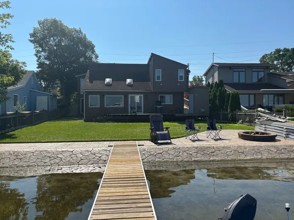 425 E Shore Dr #1, Whitmore Lake, MI 48189