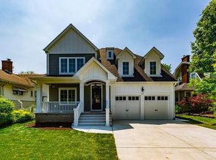 64 N Delaplaine Rd, Riverside, IL 60546