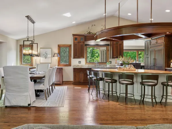 1405 W Farm Rd, Chaska, MN 55318