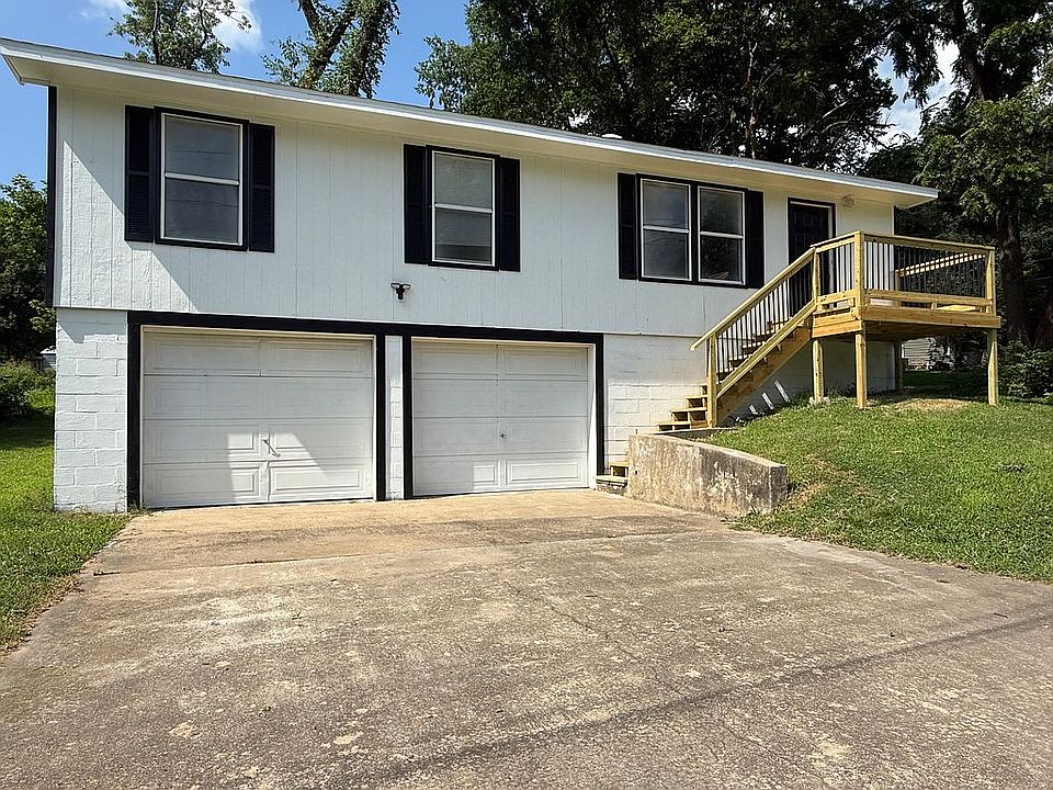 1st image of 301 W 15th St