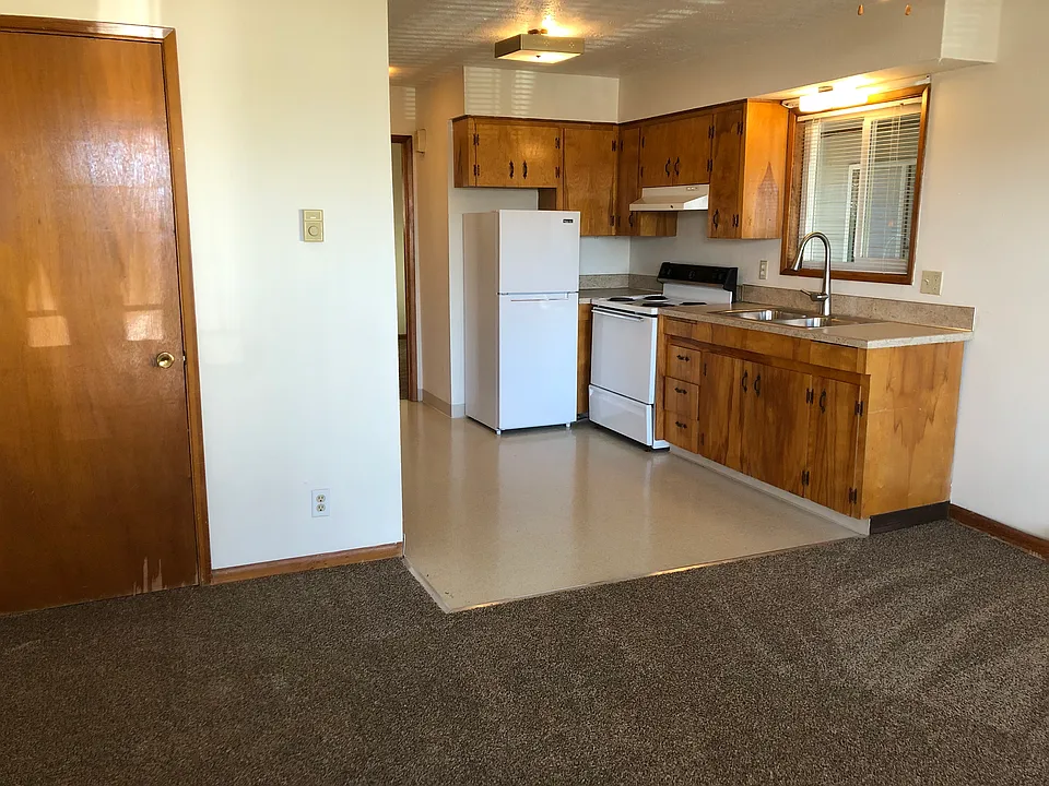 951 SW Church St #15