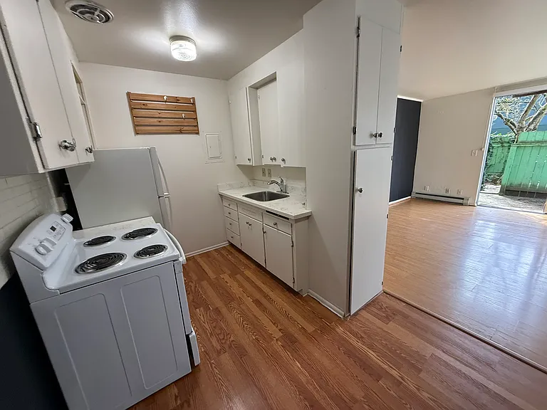 129 11th Ave E #101 — Photo 5