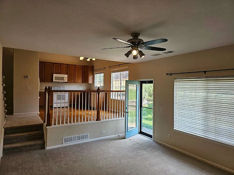 1124 W Mulberry Ln — Photo 8