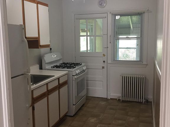 3rd image of 310 Shirley St