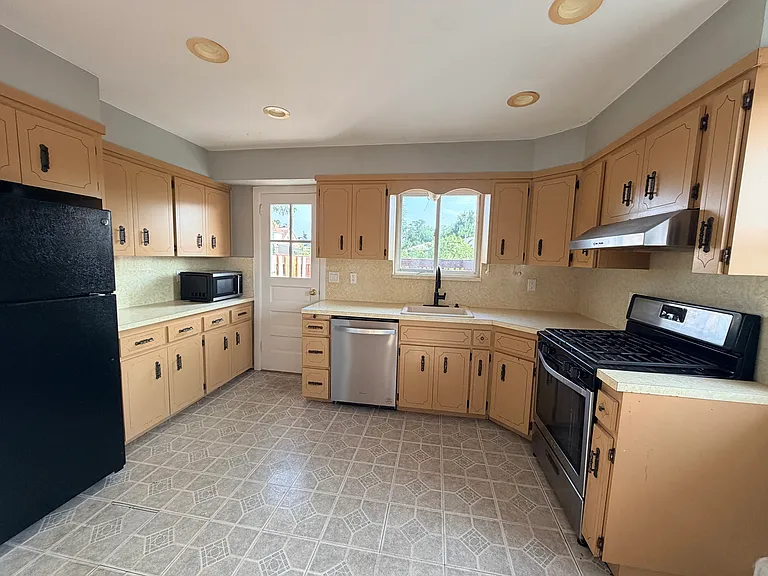 257 Desoto Pl #3 — Photo 2