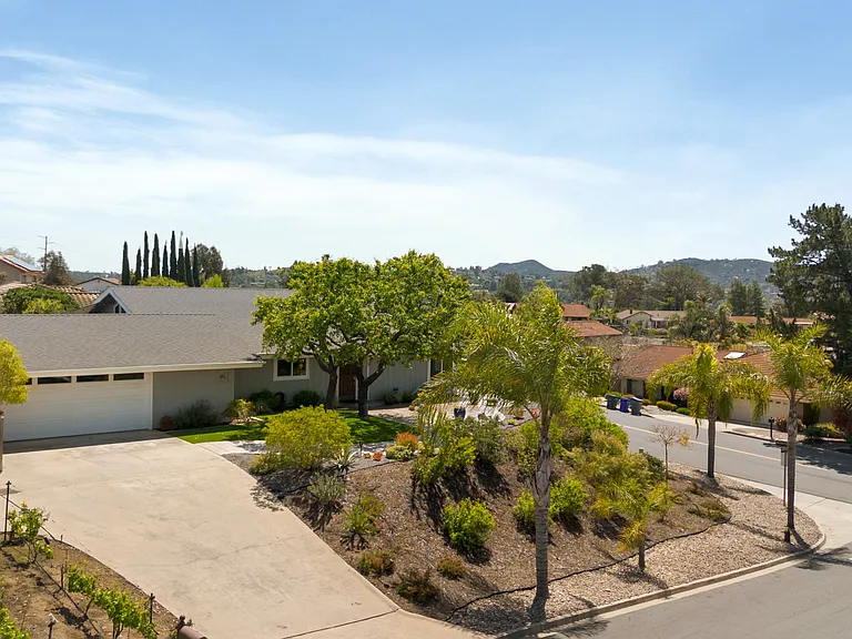 17175 Tam O Shanter Dr — Photo 1