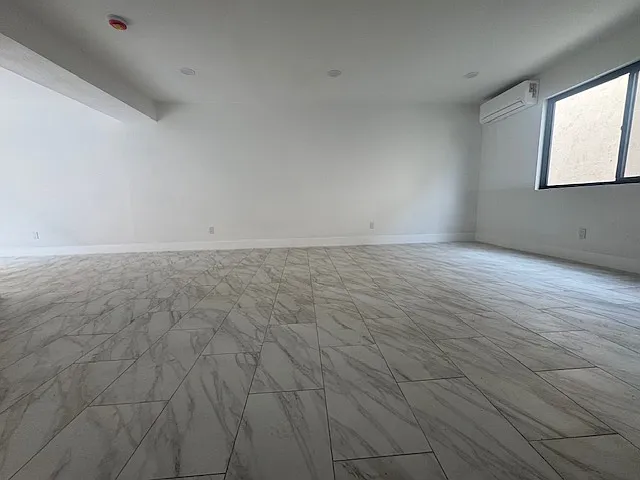 2668 Randolph St — Photo 8