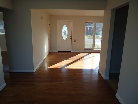 4th image of 9419 Dorisann Ct