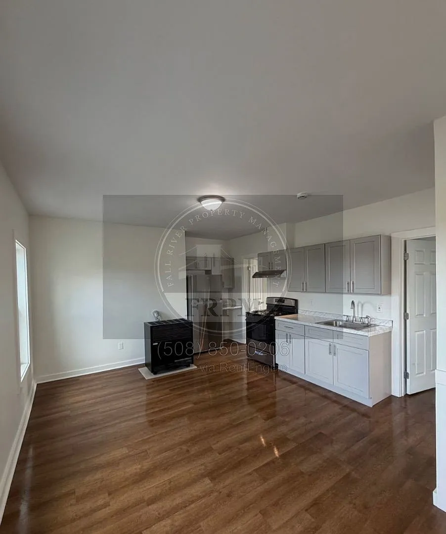 2 bed, 1.0 bath, $1,350 — Photo 2