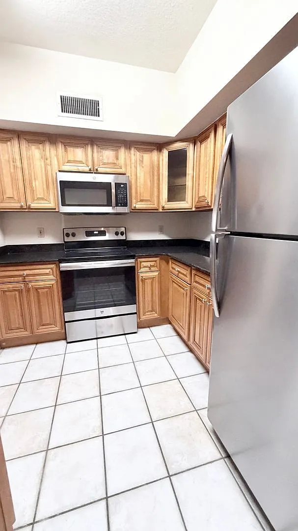 2 bed, 2.0 bath, 1209 sqft, $1,625 — Photo 3