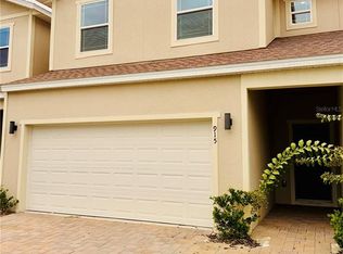 915 Lakefront Village Dr, Clermont, FL 34711