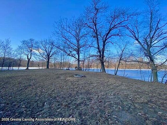 3rd image of 1900 Brookside Ln