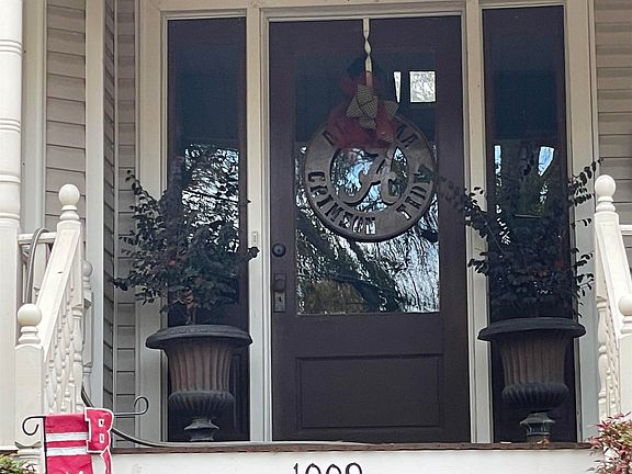 5th image of 1009 Wood Ave
