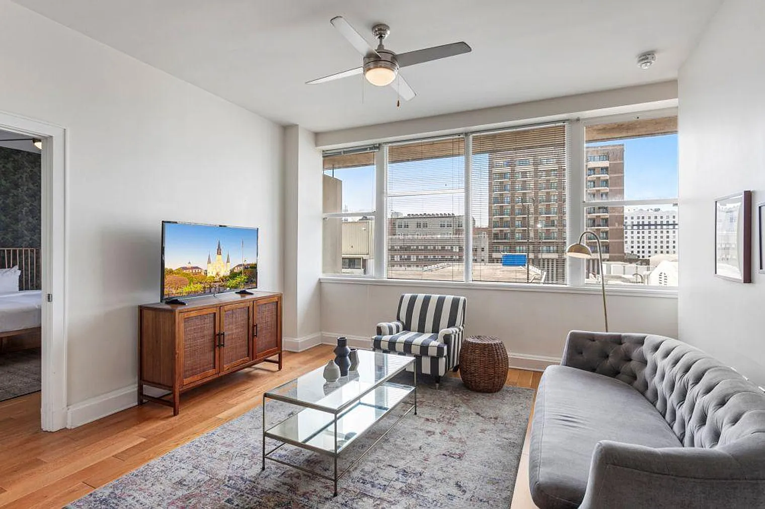1 bed, 1.0 bath, 430 sqft, $3,404 — Photo 1