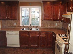 4th image of 48 Fairfield Ave