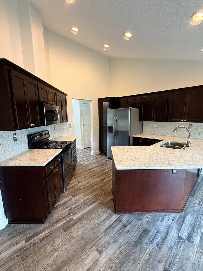 3 bed, 2.0 bath, 1544 sqft, $3,195 — Photo 2