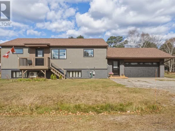 11 King St, Huron Shores, ON P0R 1H0