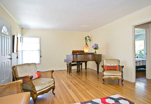 3rd image of 3916 Van Mourik Ave