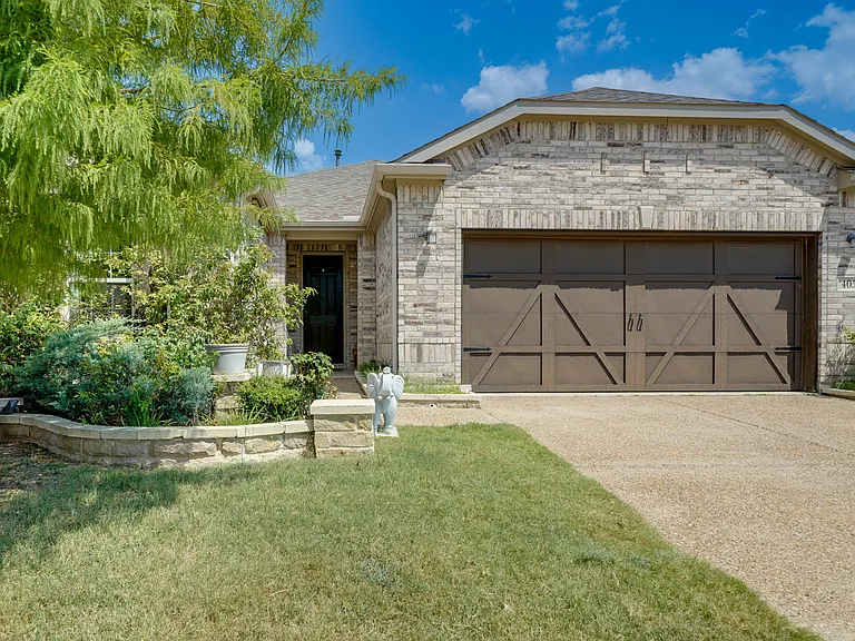 405 Club House Dr — Photo 2