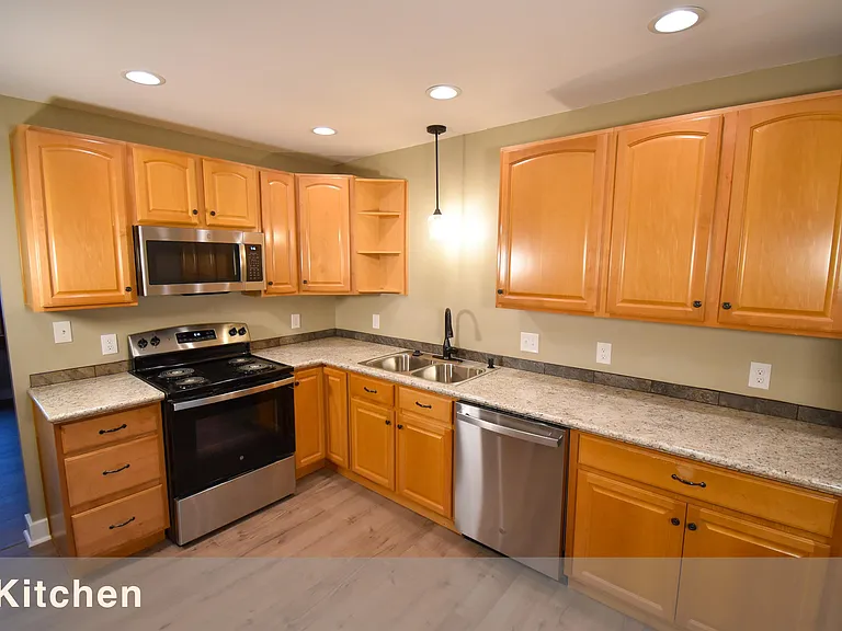 4823 Glenmina Dr — Photo 2