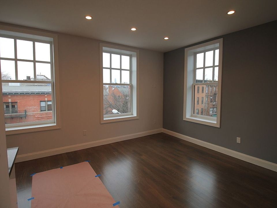 2nd image of 174 Lincoln Pl APT 4