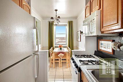 3rd image of 90 Park Ter E APT 7G