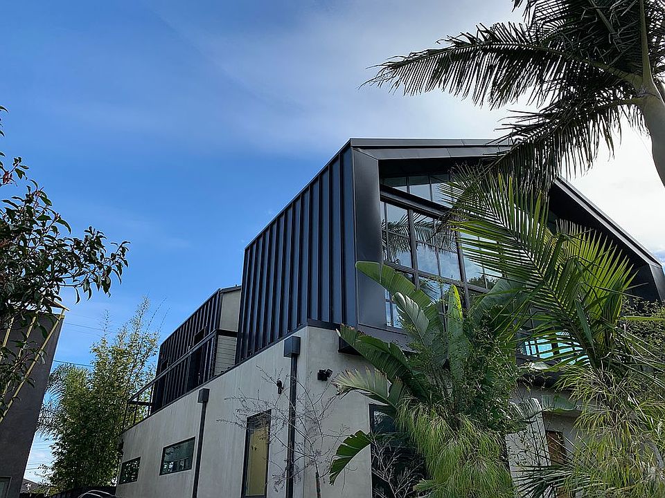 2nd image of 818 Warren Ave