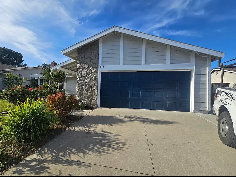 W Crestview St — Photo 1