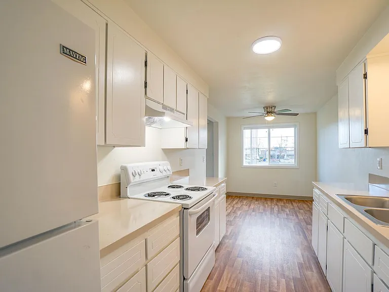 Westwood Apartments ** On-site Laundry Facilities, Off-Street Parking & Private Patio or Balcony — Photo 8