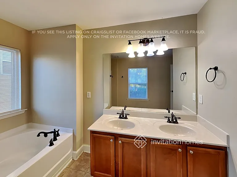 380 Roseglen Dr — Photo 18