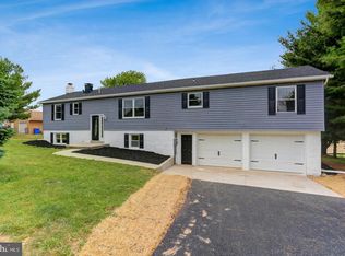 2162 Oakwood Dr, Hanover, PA 17331