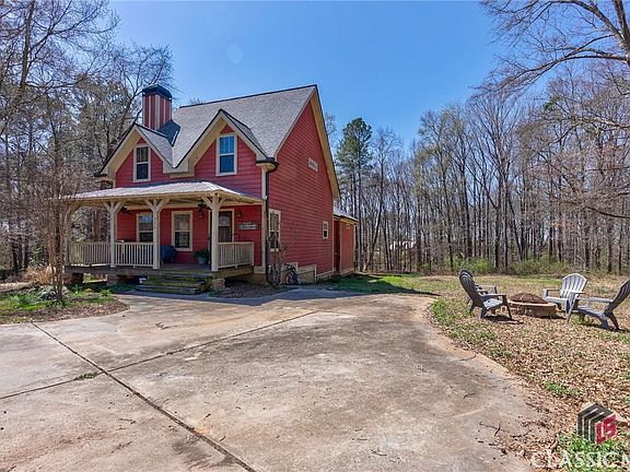 4th image of 378 Live Oak Lane