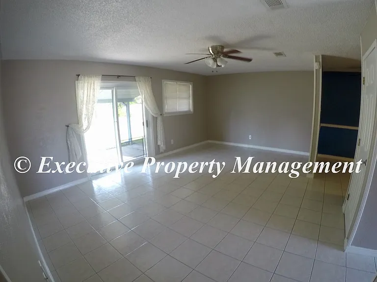 908 Deorsam Dr — Photo 3