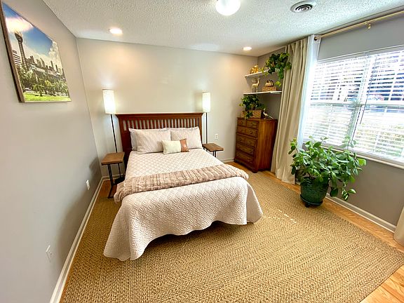 3rd image of 3403 Tupelo Way