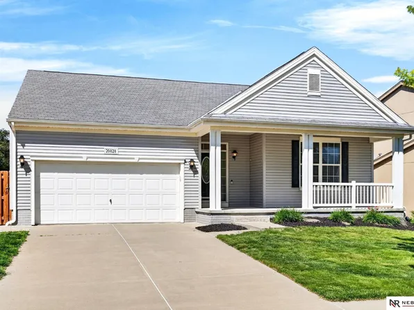 20828 Charles St, Elkhorn, NE 68022
