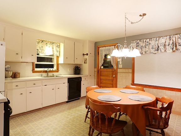 5th image of 92 Sharon Dr